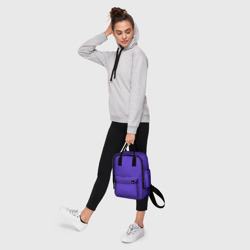 Рюкзак с принтом Яркий сиреневый с пятнами текстурированными для женщины, вид на модели спереди №4. Цвет основы: белый