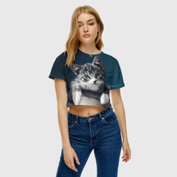 Женская футболка Crop-top 3D Милый любопытный котёнок - фото 2