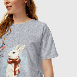Женская футболка хлопок Oversize Зимний кролик в шарфике беседует со снегирём - фото 2