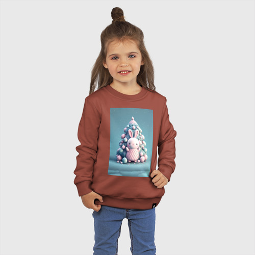 Детский свитшот хлопок с принтом Символ 2023 Нового года зайчик под ёлкой, фото на моделе #1