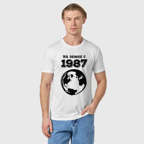Мужская футболка хлопок с принтом На Земле с 1987 с краской на светлом, фото на моделе #1