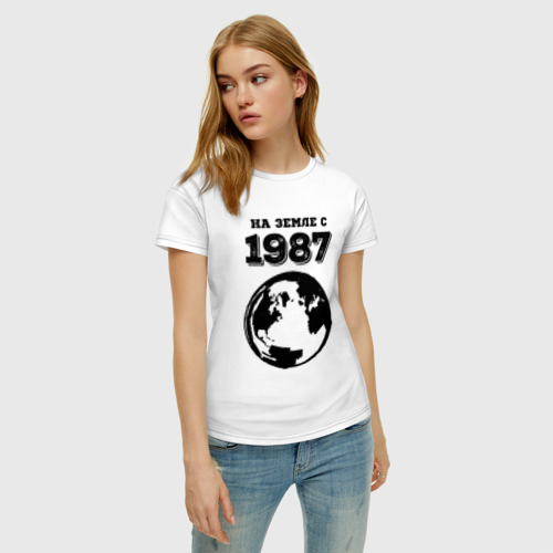 Женская футболка хлопок с принтом На Земле с 1987 с краской на светлом, фото на моделе #1