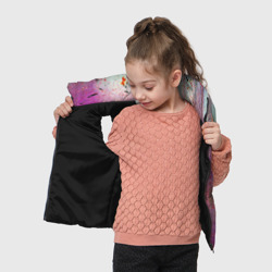 Жилет с принтом Фиолетово-белый туман с брызгами краск для ребенка, вид на модели спереди №3. Цвет основы: черный