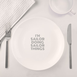 Набор: тарелка кружка с принтом I'm doing Sailor things для любого человека, вид спереди №4. Цвет основы: белый