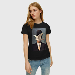 Женская футболка хлопок Человек в котелке - художник Рене Магритт - фото 2