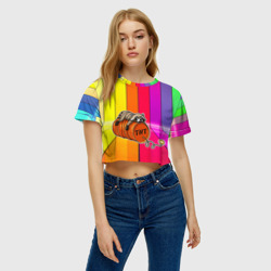 Женская футболка Crop-top 3D Енот привязан к бочке с тнт - фото 2