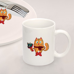 Набор: тарелка кружка с принтом Влюбленный рыжий кот с рыбным букетом для любого человека, вид спереди №2. Цвет основы: белый