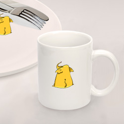 Набор: тарелка кружка с принтом Желтый слон обиделся для любого человека, вид спереди №2. Цвет основы: белый