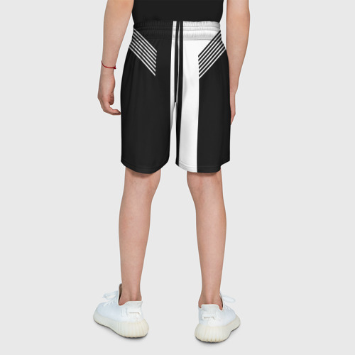Детские спортивные шорты 3D с принтом Чёрные и белые полоски, вид сзади #2