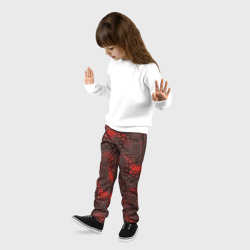Брюки с принтом Красно-черная объемная броня для ребенка, вид на модели спереди №2. Цвет основы: черный