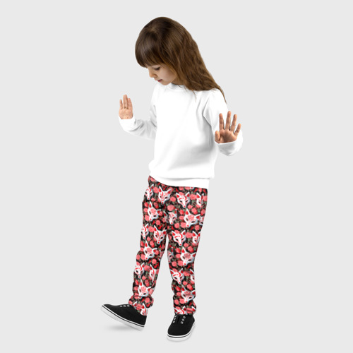 Детские брюки 3D с принтом Маски лисиц кицунэ и камелия на черном, фото на моделе #1