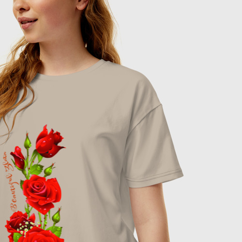 Женская футболка хлопок Oversize с принтом Прекрасная Злата - букет из роз, фото на моделе #1