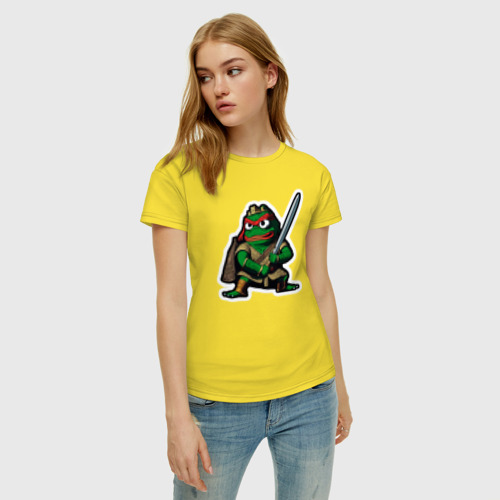 Женская футболка хлопок Лягушонок Пепе воин, цвет желтый - фото 3