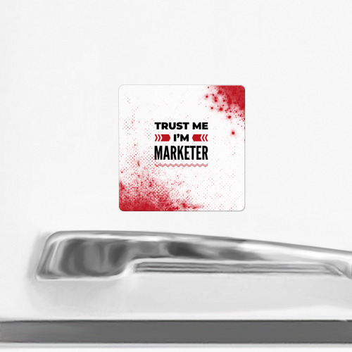 Магнит виниловый Квадрат Trust me I'm marketer white - фото 2