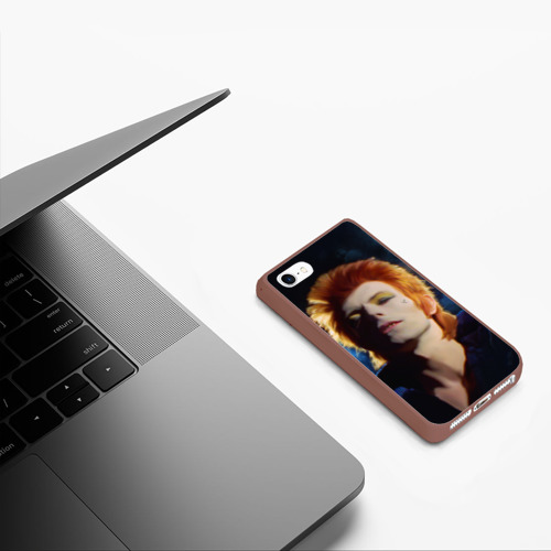 Чехол для iPhone 5/5S матовый David Bowie - Jean Genie, цвет коричневый - фото 5