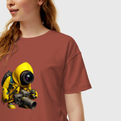 Женская футболка хлопок Oversize Робот-фотоаппарат в желтом дождевике - фото 2
