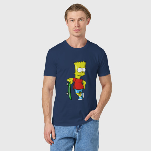 Мужская футболка хлопок с принтом Барт и скейт, фото на моделе #1