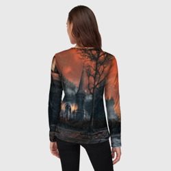 Лонгслив с принтом Bloodborne пейзаж для женщины, вид на модели сзади №2. Цвет основы: белый