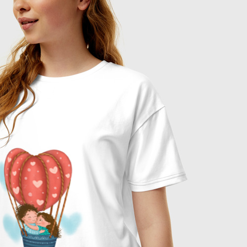 Женская футболка хлопок Oversize с принтом Влюбленные на воздушном шаре, фото на моделе #1