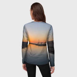 Лонгслив с принтом Санкт-Петербург, закат на Финском заливе для женщины, вид на модели сзади №2. Цвет основы: белый