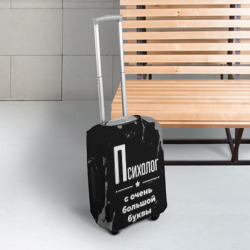 Чехол для чемодана 3D Психолог с очень Большой буквы на темном фоне - фото 2