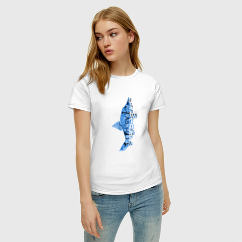 Женская футболка хлопок с принтом Время на рыбалку, фото на моделе #1