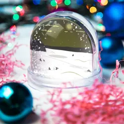Игрушка Снежный шар Зимняя рыбалка - рисунок пейзаж с прорубью - фото 2