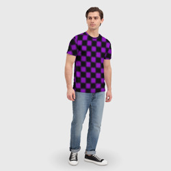 Футболка с принтом Фиолетовый черный узор шахматка для мужчины, вид на модели спереди №3. Цвет основы: белый
