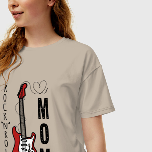 Женская футболка хлопок Oversize с принтом Rock'n'roll mom с гитарой, фото на моделе #1