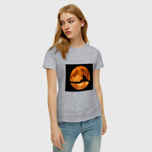 Женская футболка хлопок с принтом Кот под луной, фото на моделе #1