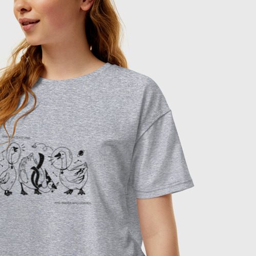 Женская футболка хлопок Oversize с принтом Гуси-маркетологи, фото на моделе #1
