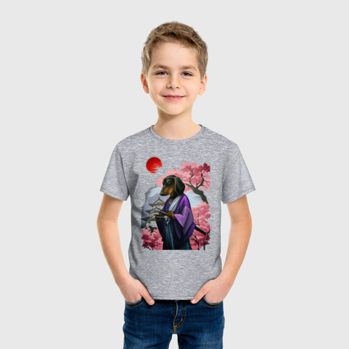 Детская футболка хлопок Такса-Самурай весенняя на фоне сакуры, цвет меланж - фото 3