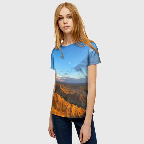Женская футболка 3D с принтом Скалы и пустыня днём, фото на моделе #1