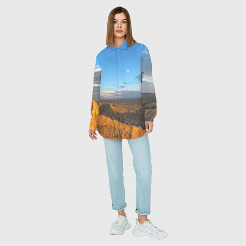 Женская рубашка oversize 3D с принтом Скалы и пустыня днём, вид сбоку #3