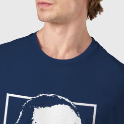 Футболка с принтом Стэн Ли герой для мужчины, вид на модели спереди №4. Цвет основы: темно-синий