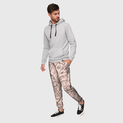Мужские брюки 3D с принтом Дракон - унесенные призраками: тату на бежевом, фото на моделе #1