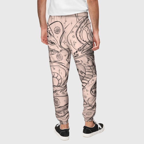 Мужские брюки 3D с принтом Дракон - унесенные призраками: тату на бежевом, вид сзади #2