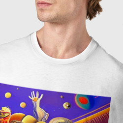 Футболка с принтом Космос на ладони - сюрреалистичное существо для мужчины, вид на модели спереди №4. Цвет основы: белый