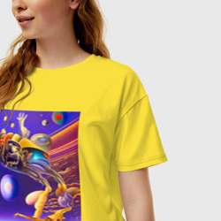 Женская футболка хлопок Oversize Космос на ладони - сюрреалистичное существо - фото 2