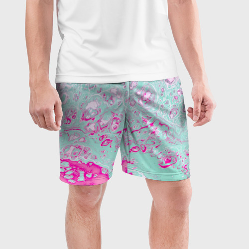 Мужские шорты спортивные с принтом Живопись из розовой и голубой красок, фото на моделе #1