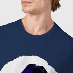 Футболка с принтом Космический Миядзаки для мужчины, вид на модели спереди №4. Цвет основы: темно-синий