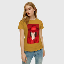 Женская футболка хлопок Девушка в шляпе на красном фоне - фото 2