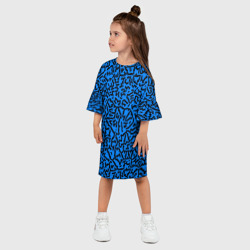 Платье с принтом Абстрактный паттерн - минимализм для ребенка, вид на модели спереди №2. Цвет основы: белый