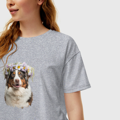 Женская футболка хлопок Oversize с принтом Австралийская овчарка в венке из цветов, фото на моделе #1