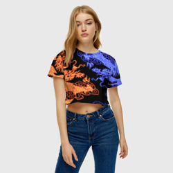 Женская футболка Crop-top 3D Парящие неоновые драконы - фото 2