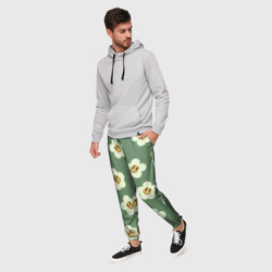 Мужские брюки 3D Цветочки-смайлики: темно-зеленый паттерн - фото 2