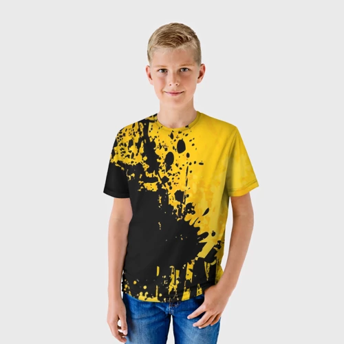 Детская футболка 3D с принтом Пятна черной краски на желтом фоне, фото на моделе #1