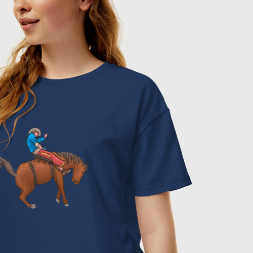 Женская футболка хлопок Oversize с принтом Наездник и конь вместе, фото на моделе #1