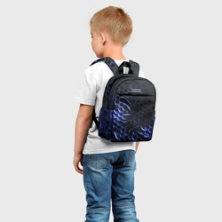 Рюкзак с принтом Синие объемные плиты для ребенка, вид на модели спереди №2. Цвет основы: белый