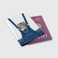 Обложка для паспорта матовая кожа Котенок в кармане комбинезона - фото 2